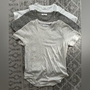 ⚪️⚪️⚪️ 3 Large Men’s Primark Tapered T-Shirts